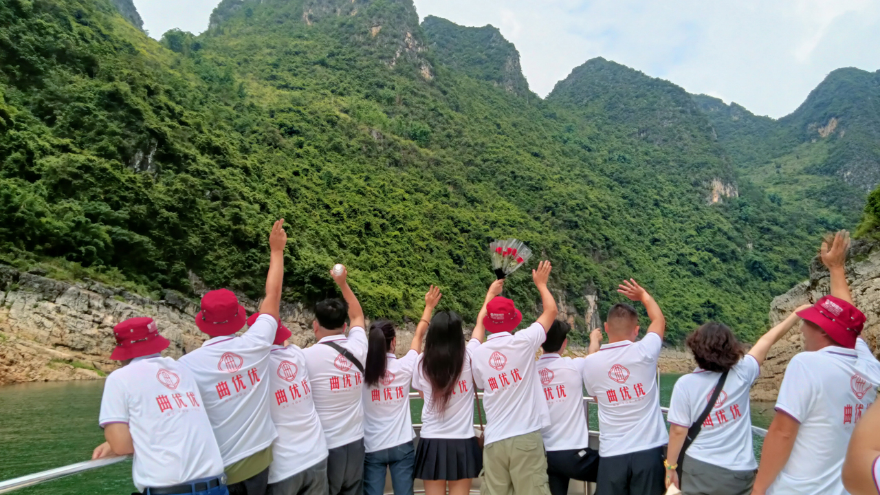 05 欣賞美景的同時(shí)，咱曲優(yōu)優(yōu)也來(lái)個(gè)合影