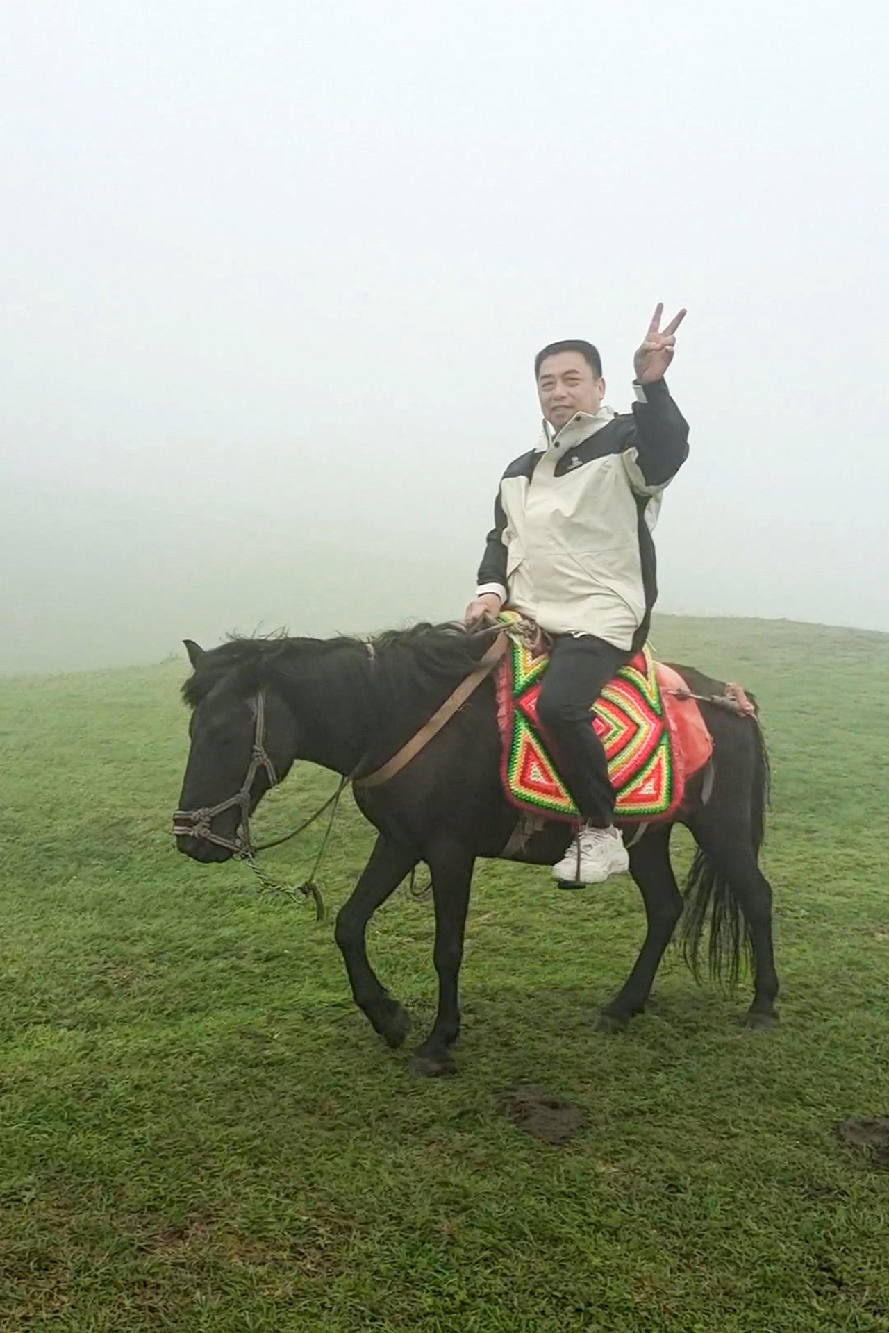 24 遼闊草原芳草青 策馬奔騰自在行