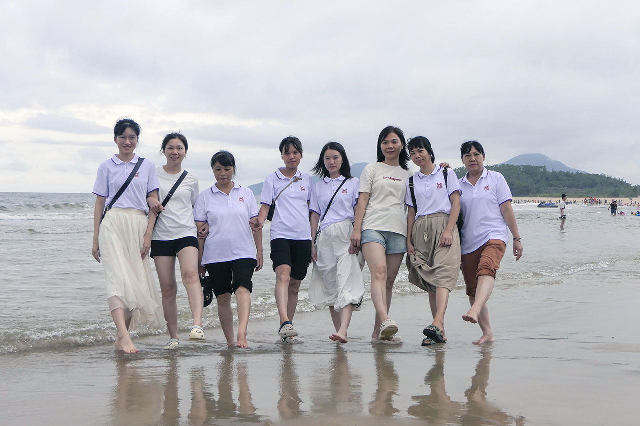 05 陽光、沙灘，少不了美女