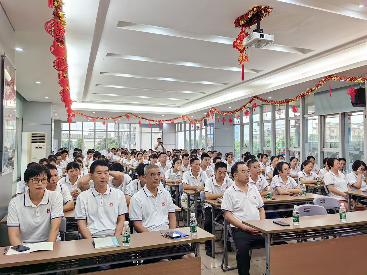 02 董事長胡文林作開訓前講話會議現(xiàn)場