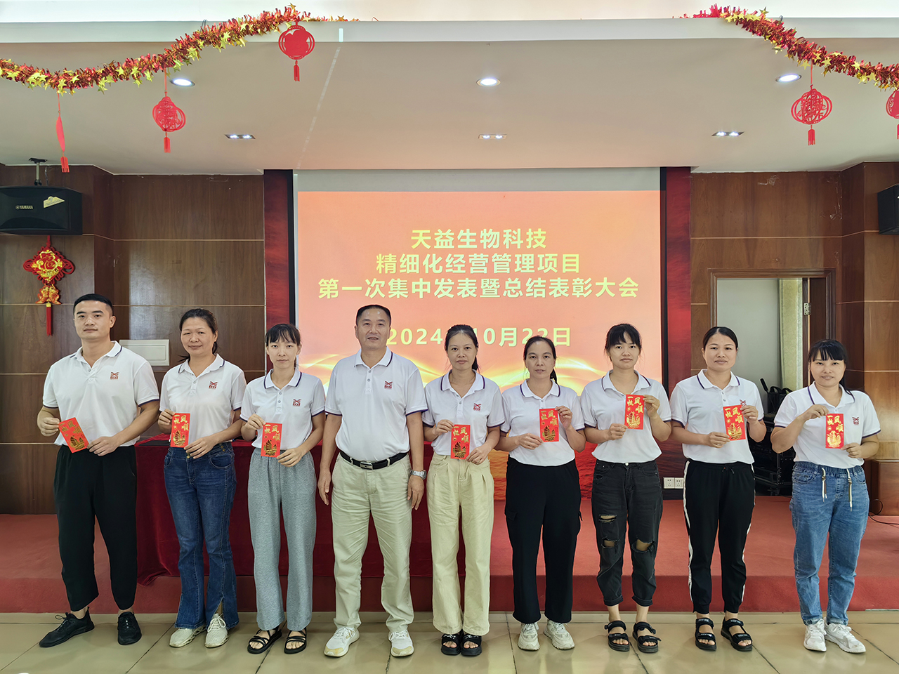 12 綜合得分第三名小組合影